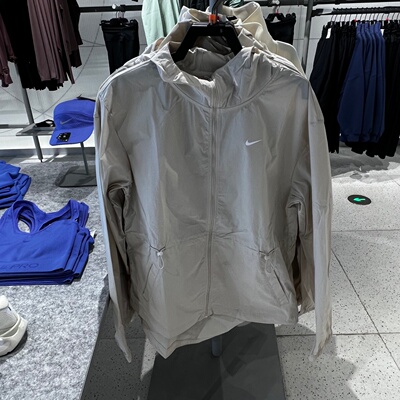 NIKE耐克女子26夏季新款外套跑步健身运动训练梭织夹克IF1167-104