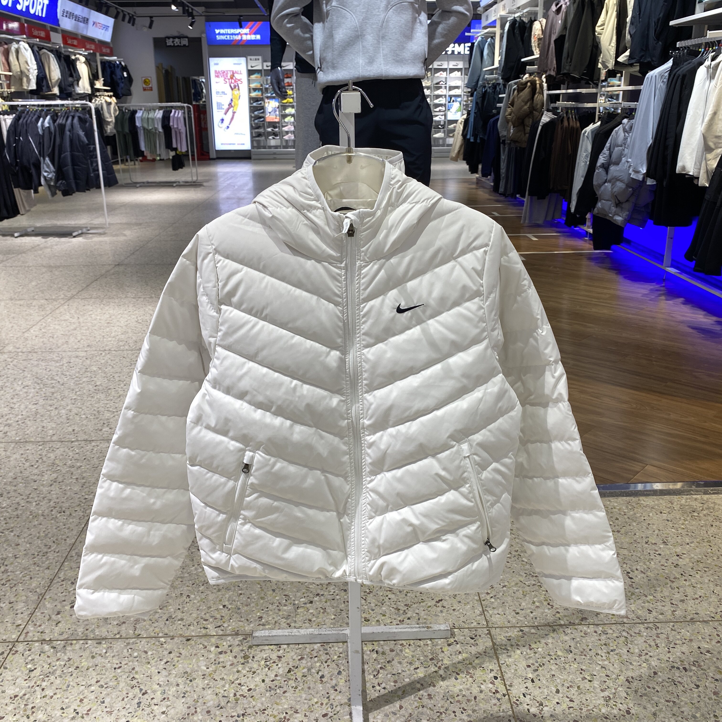 NIKE耐克女羽绒服2026冬新款保暖短款休闲羽绒夹克IF5884-100