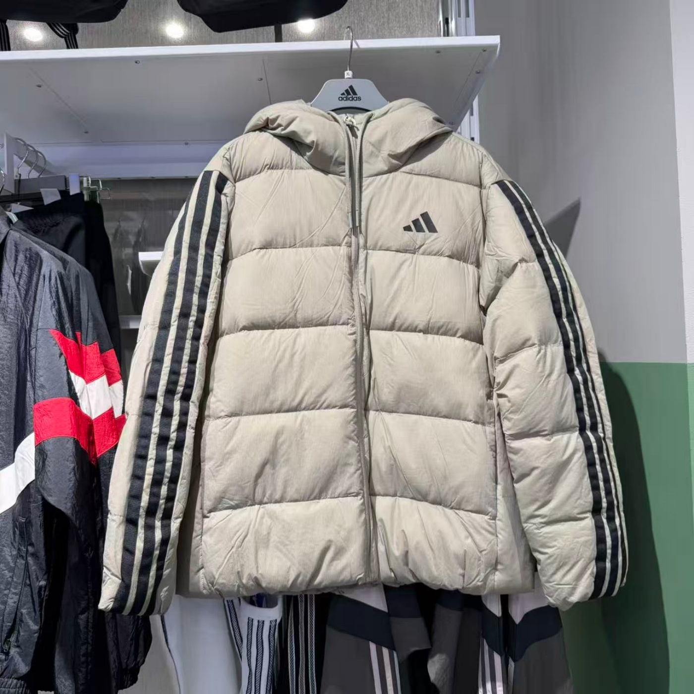 Adidas阿迪达斯男子连帽羽绒服外套25秋冬新款保暖防风夹克KH3989