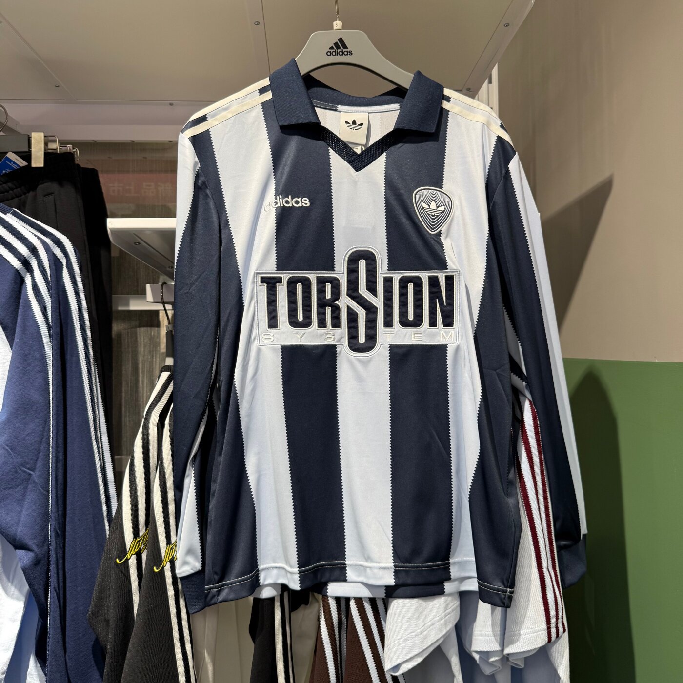 Adidas阿迪达斯三叶草男复古翻领宽松运动套头长袖球服球衣HZ3787