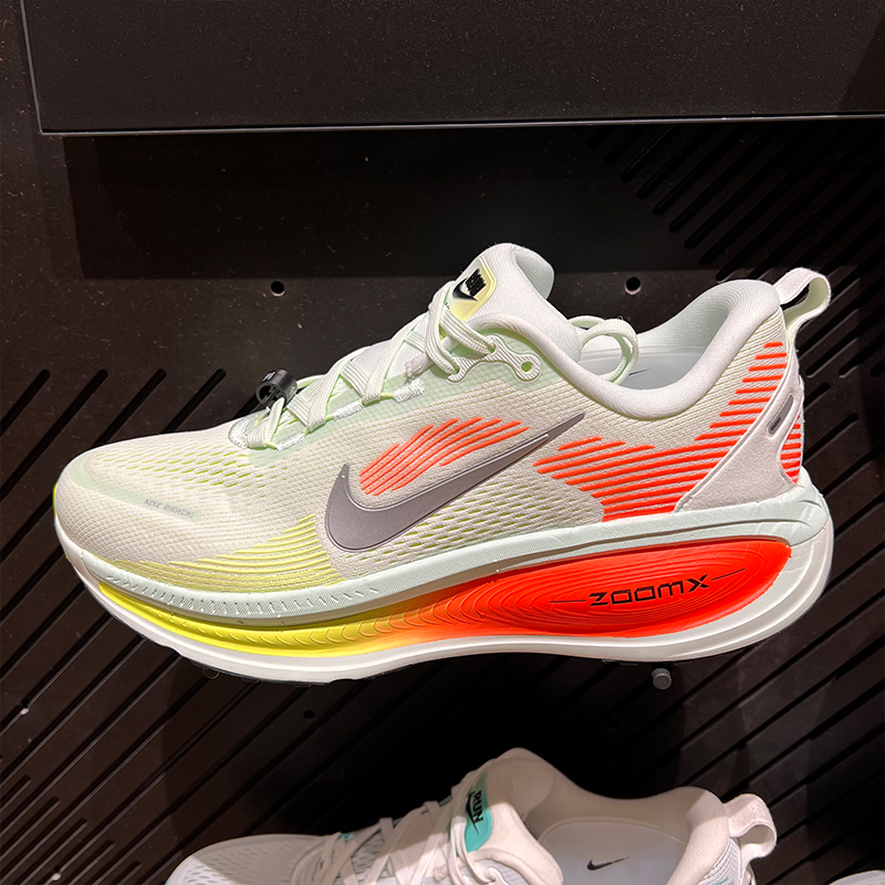 NIKE耐克男25夏新款VOMERO 18迈柔户外回弹运动跑步鞋HM6803-300