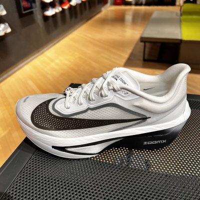 耐克男子缓震透气跑步鞋