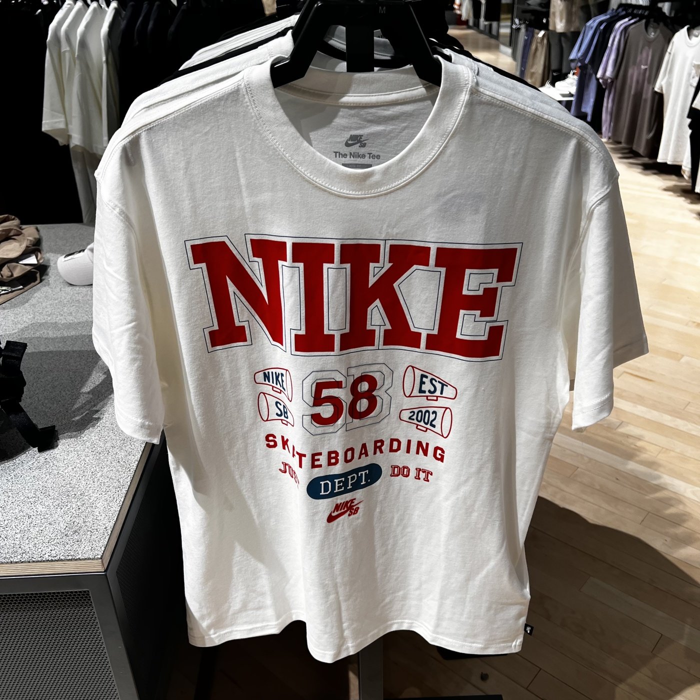 NIKE耐克男子新款大字母休闲运动T恤