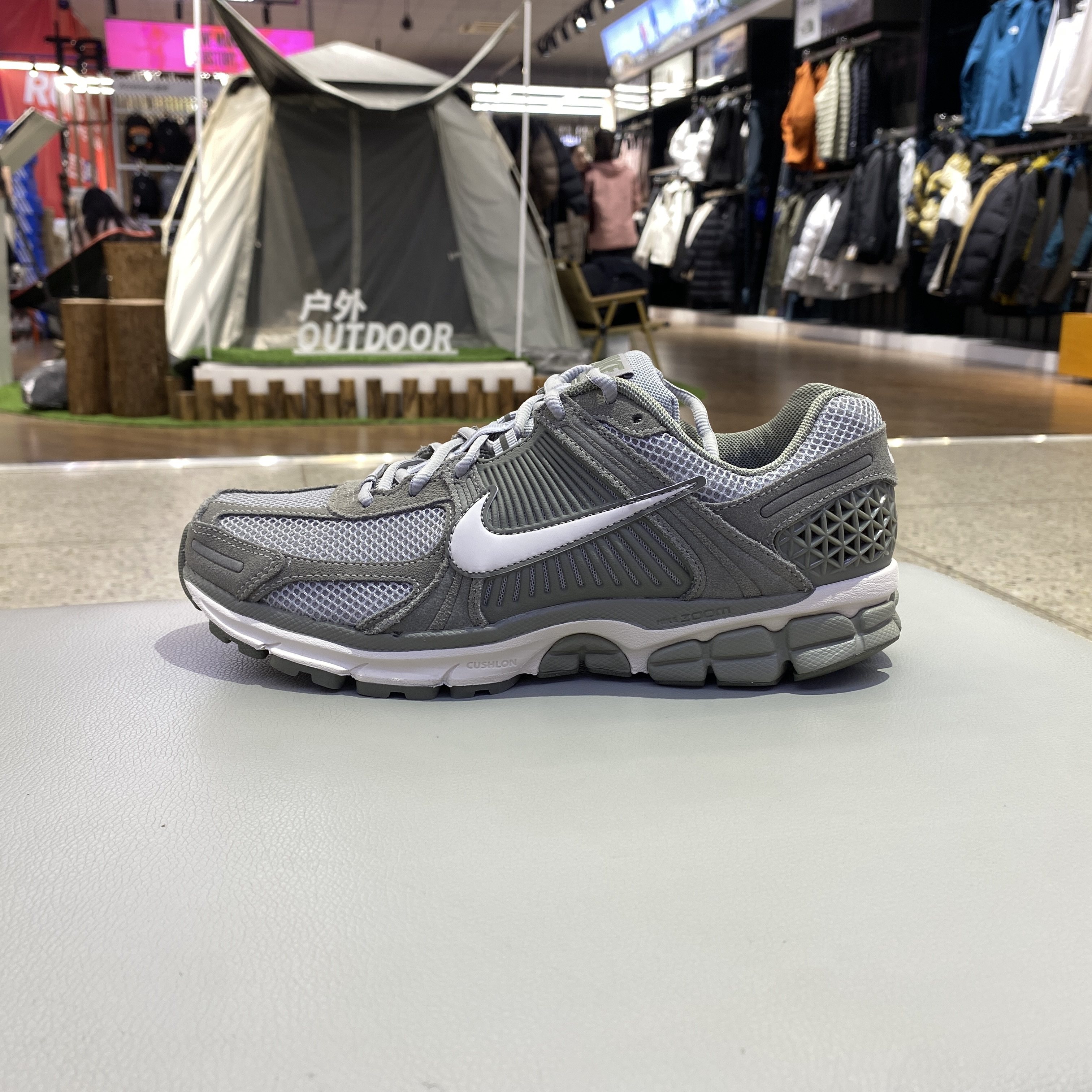 Nike耐克VOMERO5男运动鞋冬季复古跑鞋风透气轻便缓震HF1553