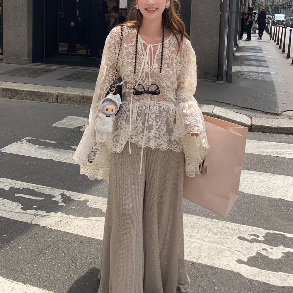 2026夏季新款法式白色蕾丝透视喇叭袖上衣女圆领系带宽松显瘦罩衫