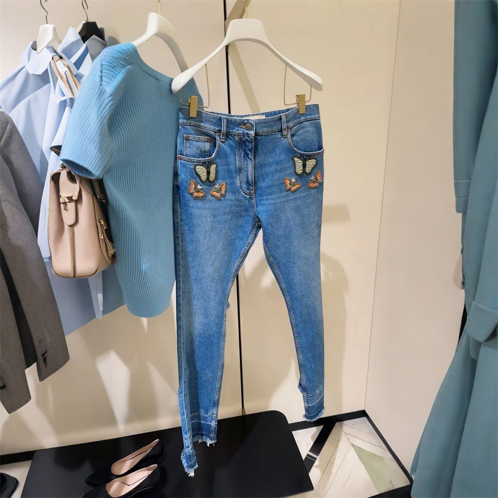 2026早春新款法式水洗蓝高腰蝴蝶刺绣牛仔裤修身显瘦毛边长裤女