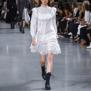 2026早春新款法式白色立领蕾丝层叠长袖连衣裙宽松百搭A字裙女