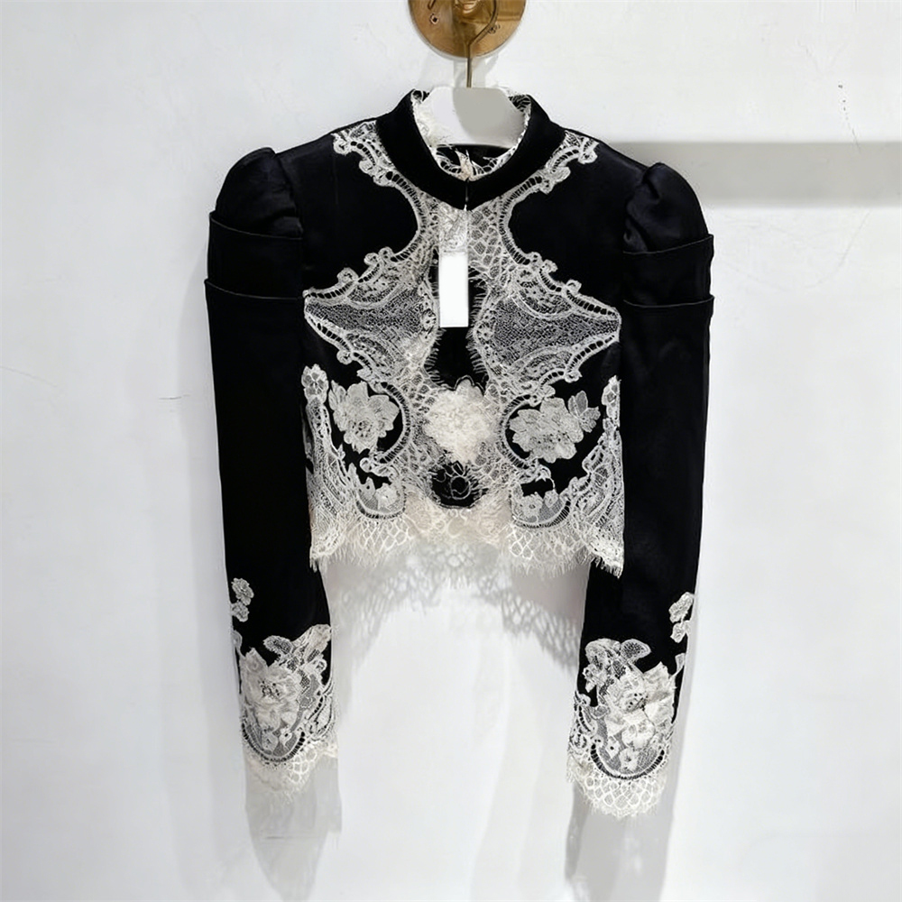 黑色立领蕾丝拼接泡泡袖衬衫