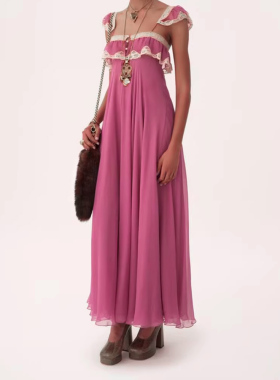 易梦玲同款度假连衣裙2026早春新款法式蕾丝拼接性感吊带裙长裙女