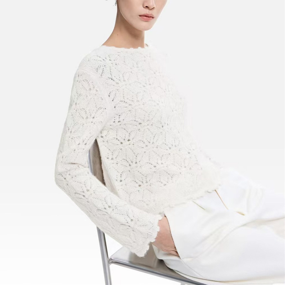 【现】2026春夏新款法式白色珍珠镂空V领针织衫女修身套头毛衣