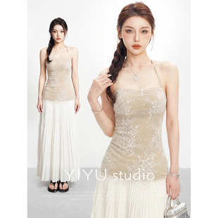 【伊予YiYu】纯欲风性感辣妹穿搭蕾丝抹胸挂脖上衣百褶半裙套装女