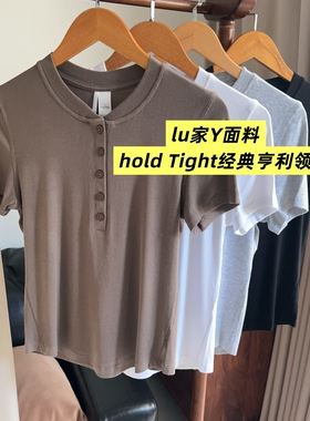 lu家又一经典！显瘦高弹 设计感亨利领五粒扣短袖修身T恤女夏季