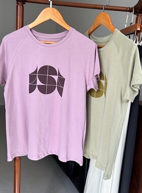 法国小众，抽象字母印花紫色豆绿色插肩袖简约短袖圆领t恤女夏季