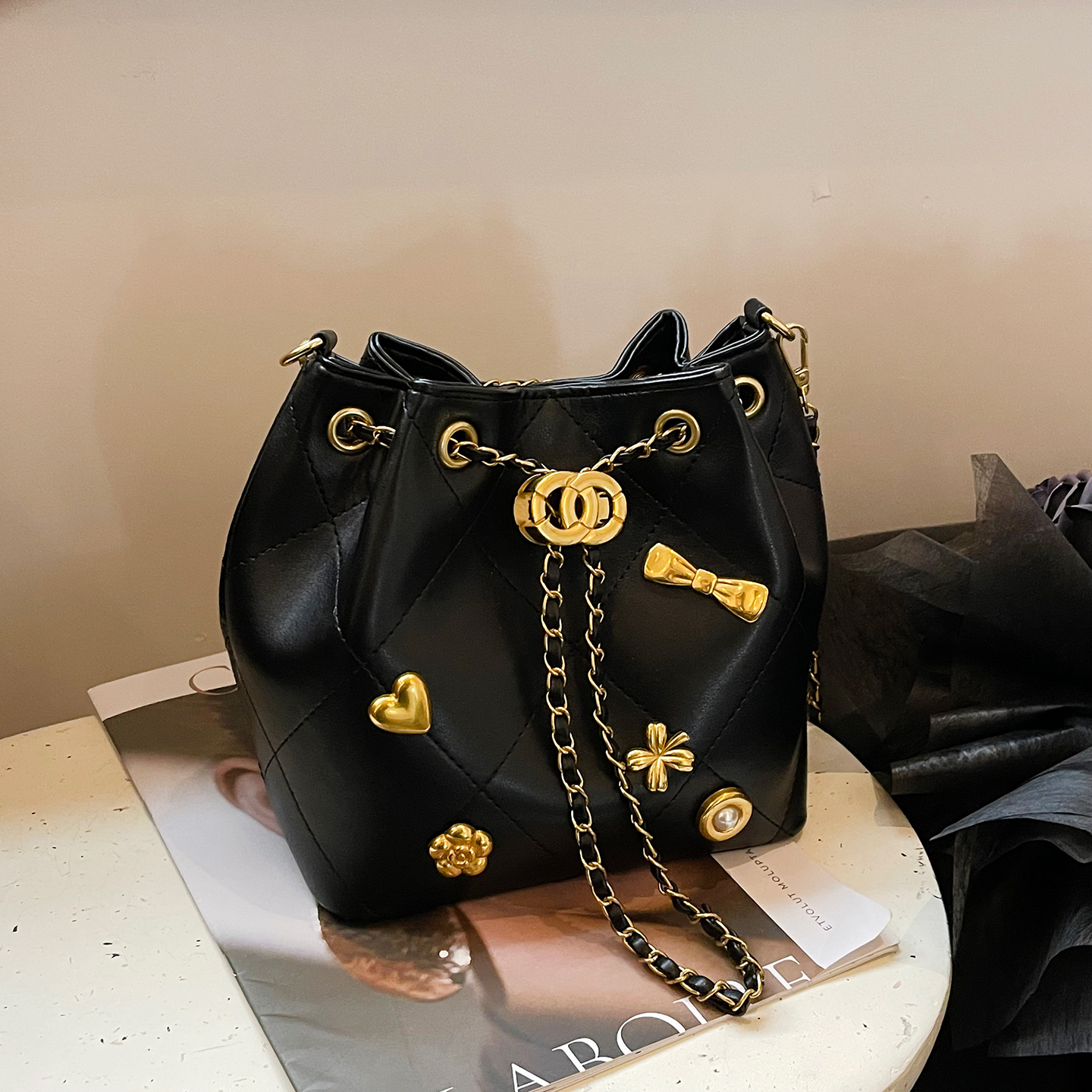 小香风徽章水桶包链条单肩斜挎包