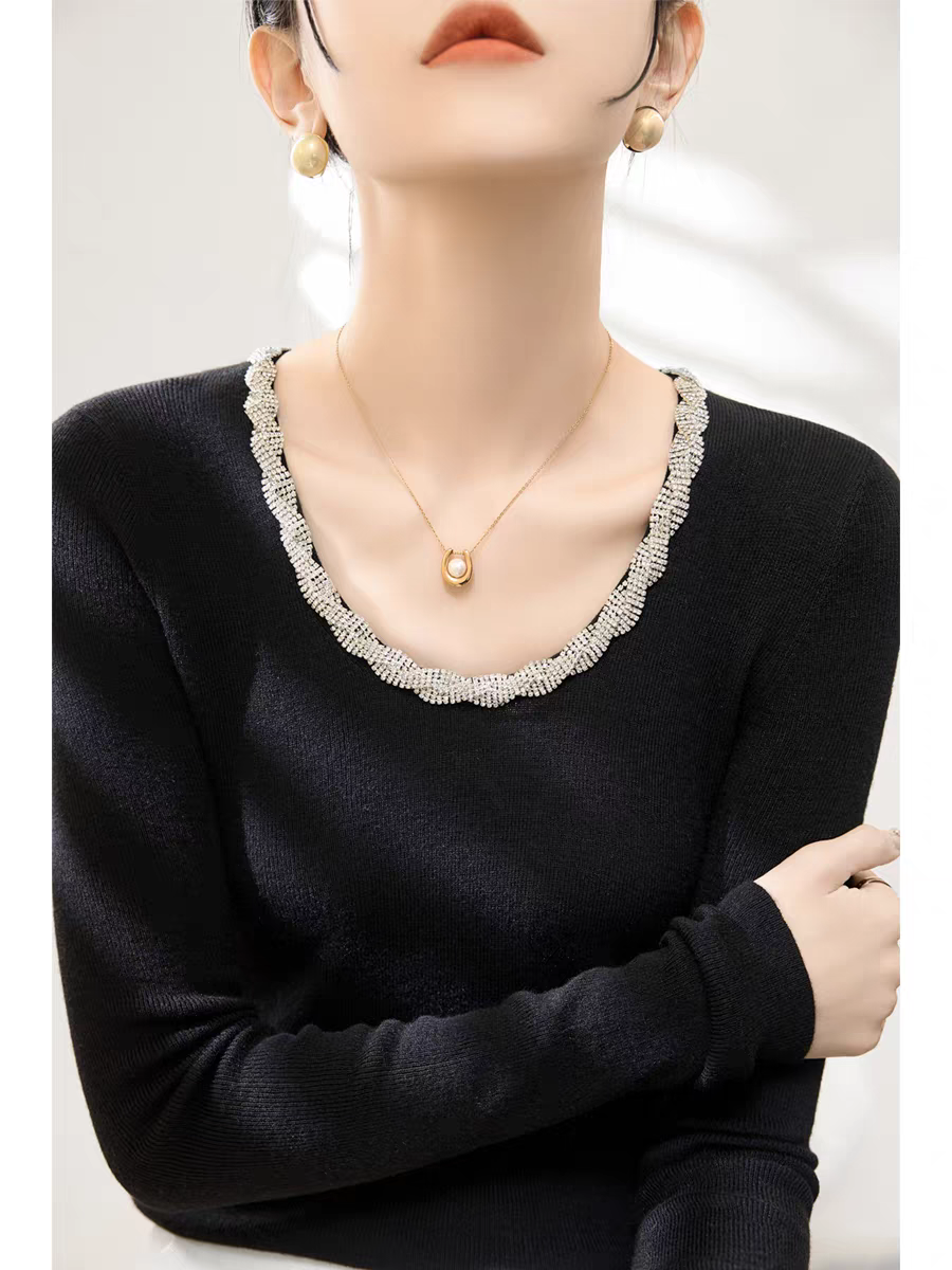 秋季新款重工镶钻设计修身上衣女装2025年U领套头长袖显瘦打底衫