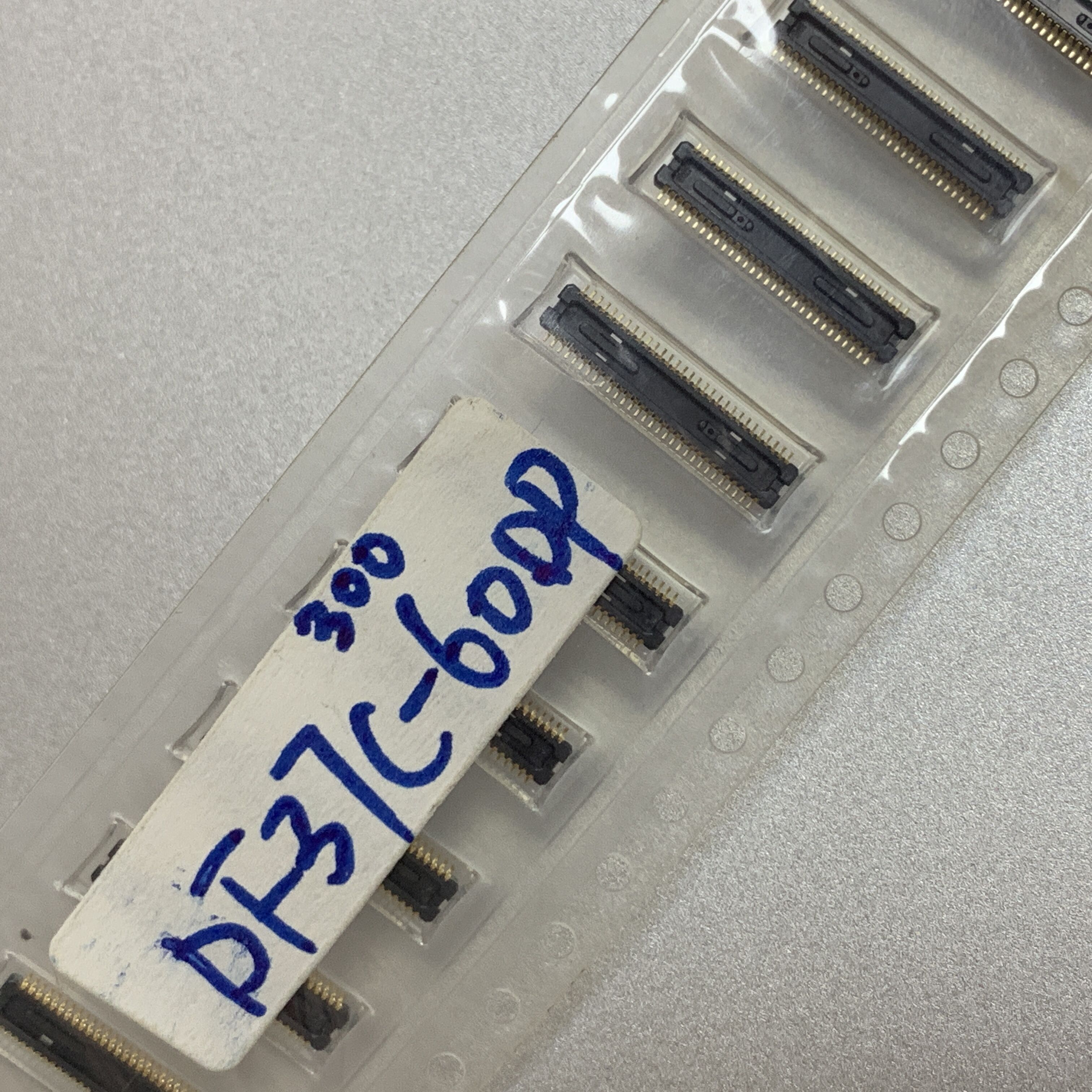 DF37C-60DP-0.4V(51) HRS连接器60Pin 0.4mm H0.76mm公座深圳仓储