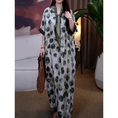 洋气波点印花V领连衣裙2025夏季新款高级感七分袖遮肉显瘦直筒裙