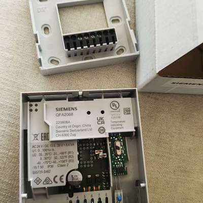 QFA2068多用途传感器，原厂实物图。2个，