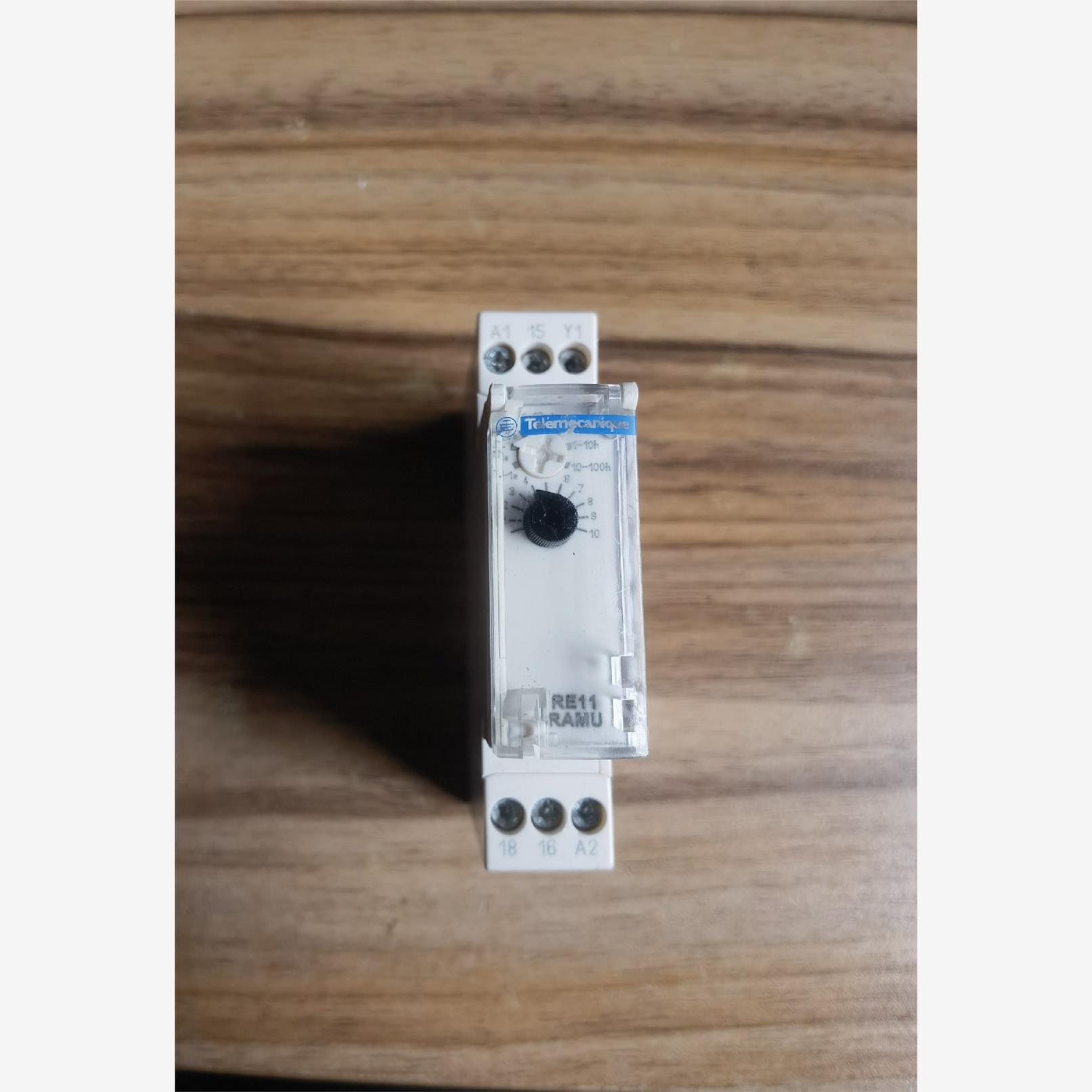 1-4-2 正品施耐德时间继电器 RE11RAMU