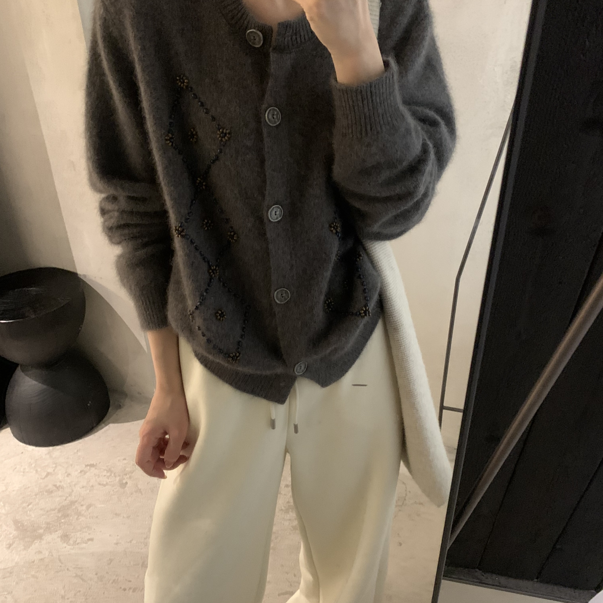 玥儿冬上新菱形格浣熊开衫毛衣(含30.2绵羊毛)288-211