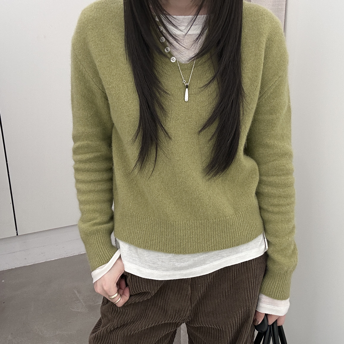 VIBRA玥儿韩系u型领扣毛衣毛衣(含35.9绵羊毛)125031