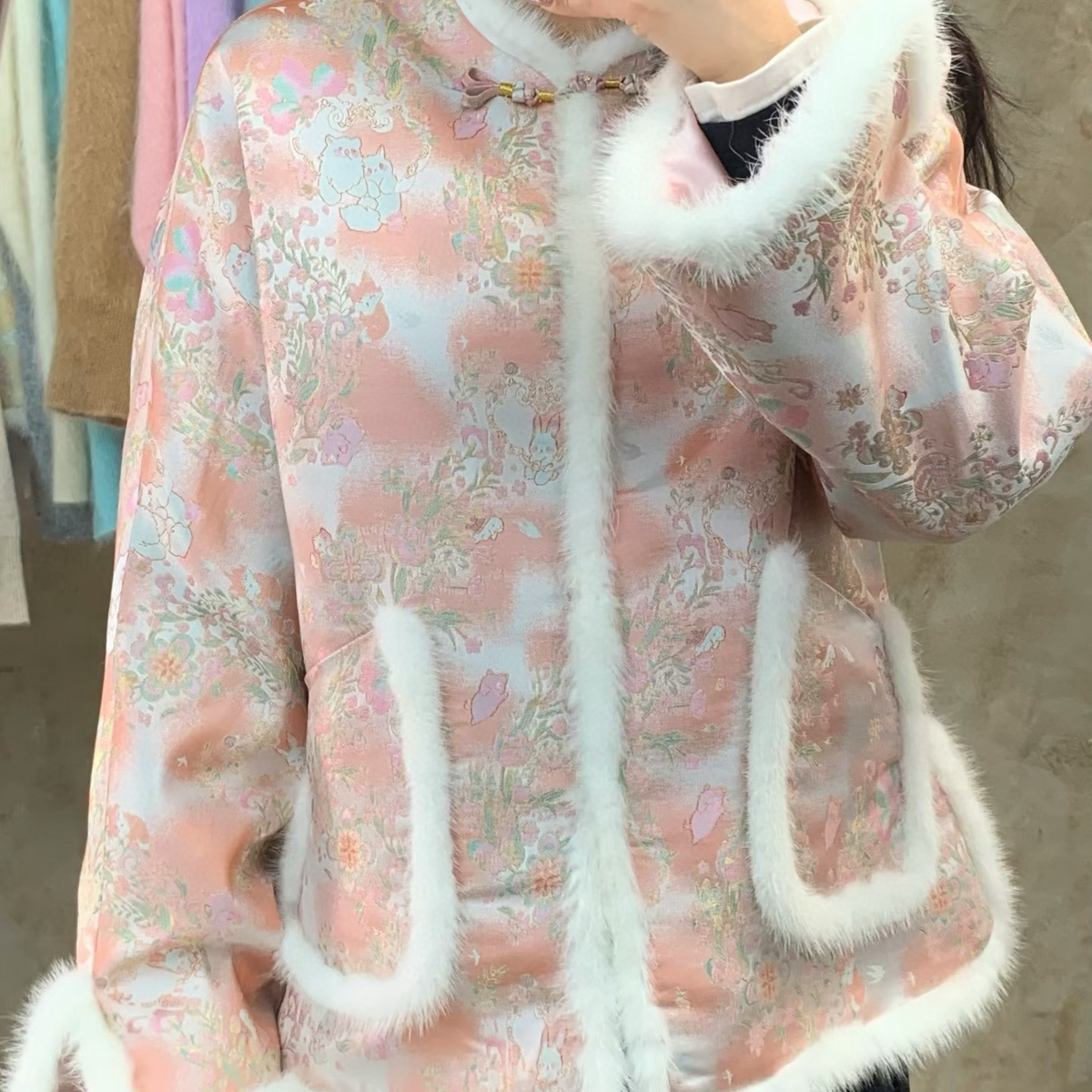 玥儿冬上新高级感简约新中式提花水貂毛拼接棉服42831