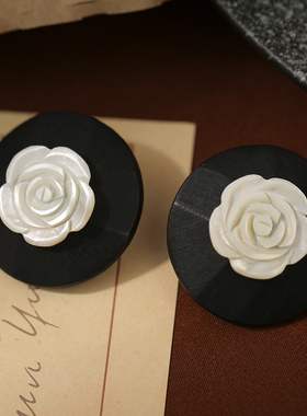 LJW 法式复古文艺黑檀木白色贝壳玫瑰雕花耳环设计感气质简约耳饰