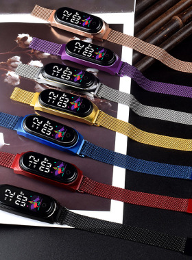 热销新款卡通led学生电子手表礼物创新多彩防水触屏手环手表磁吸