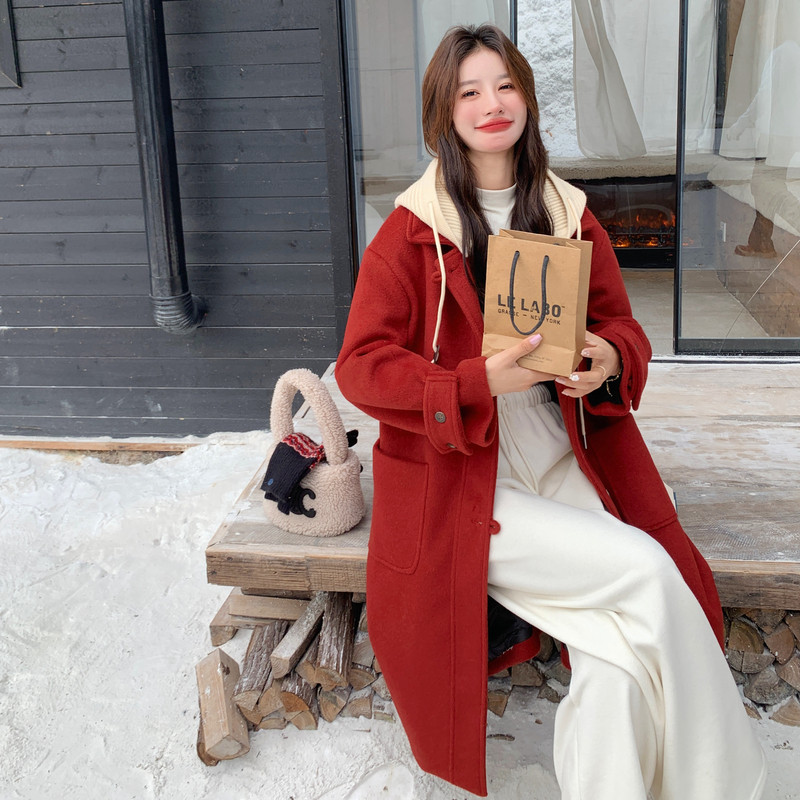 红色针织连帽撞色毛呢羽绒服女冬超火好看高级感保暖加厚大衣外套,女装毛呢外套,2C013