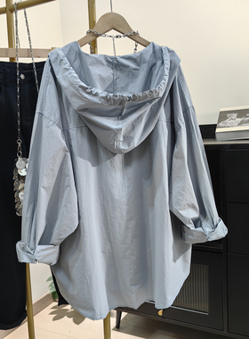 大版蓝色连帽衬衫女遮屁股慵懒风春夏新款胖mm显瘦上衣防晒薄外套