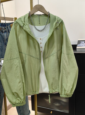 浅绿色轻薄连帽防晒服女夏新品超