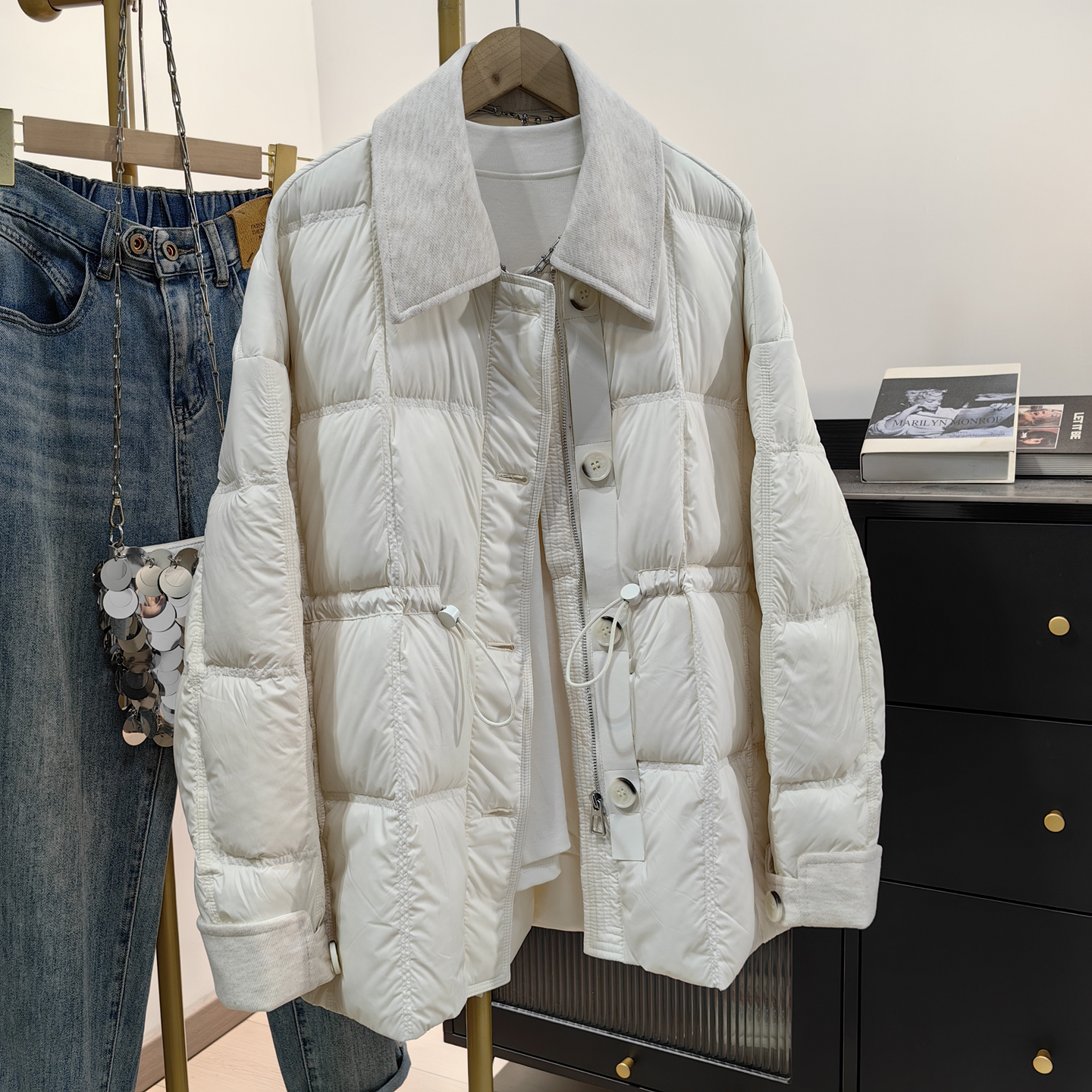 设计感拼接翻领轻薄羽绒服女冬