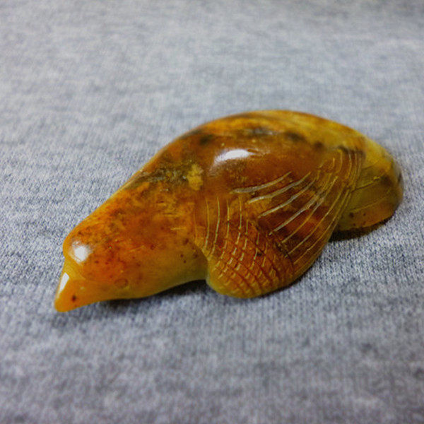 天然玉石玉器收藏和田玉秋梨皮黄沁籽料青花玉鸟吊坠工好皮靓