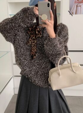 慵懒风显瘦系带针织毛衣女2026秋冬套头泡泡袖圆领宽松遮肉上衣