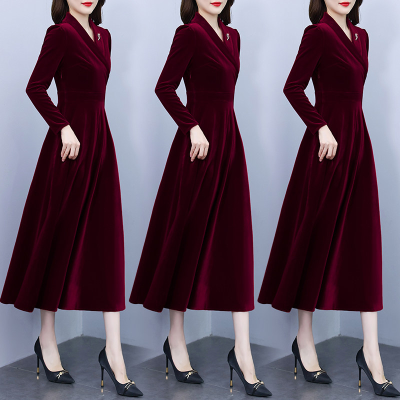 2026秋季高端名媛酒红色长裙春喜婆婆礼服显瘦长袖丝绒连衣裙女图片