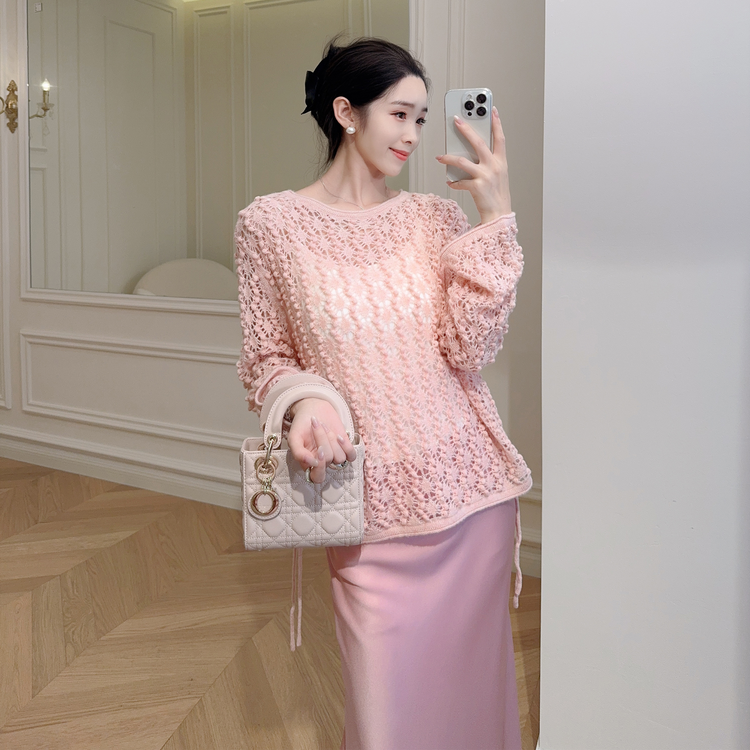 嫚渡|100%山羊绒|轻奢高定镂空钩花圆领喇叭袖纯色针织羊绒衫