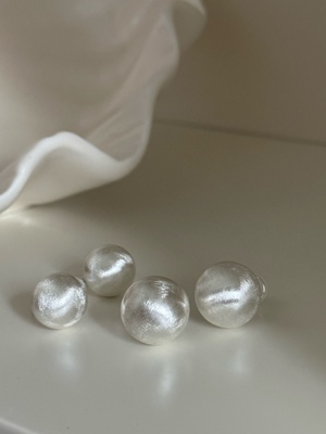 极简 圆球拉丝绸缎光泽空心无负担小众耳环耳针 无痛无耳洞耳夹女