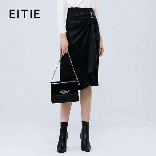 [设计总监然姐]EITIE爱特爱精致OL通勤缎面不对称包臀黑色半裙