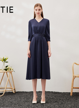 【设计总监然姐】EITIE爱特爱气质V领法式浪漫收腰长裙连衣裙垂坠