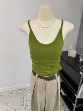 内搭舒适好穿的春夏单品螺纹棉有胸垫托胸设计修身短吊带背心绿色