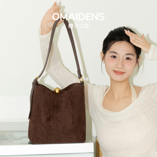 橙子少女高级感麂皮托特包女式2026新款秋冬通勤大容量极简水桶包