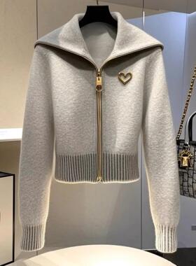 正品哥家新2025秋冬新款大翻领拉链开衫爱心提花收腰短毛衣外套