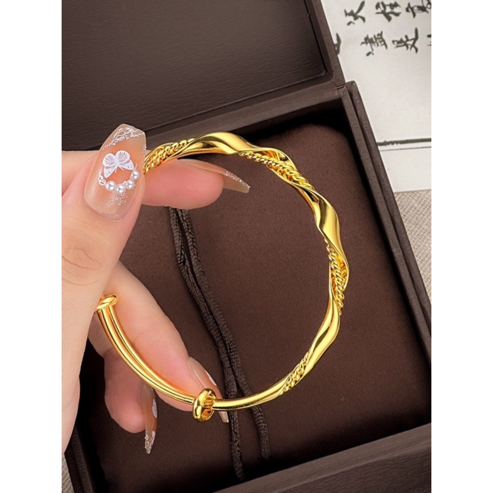 新款莫比乌斯环纽纹麻花推拉手镯女越南沙金仿真黄色正品实心首饰