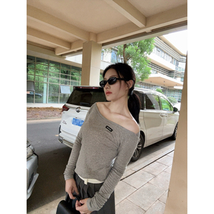 T恤女修身 超薄透气一字肩打底长袖 显瘦上衣 米老虎 忧郁