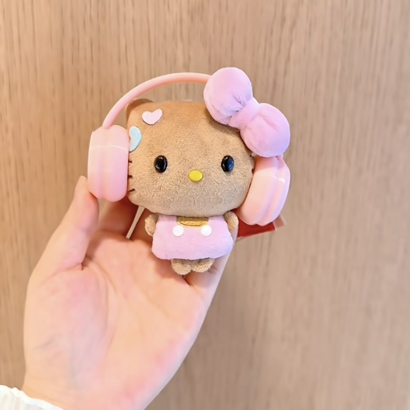 可爱耳机豆豆眼迷你版黑皮hellokitty包包小挂件配饰毛绒包挂饰