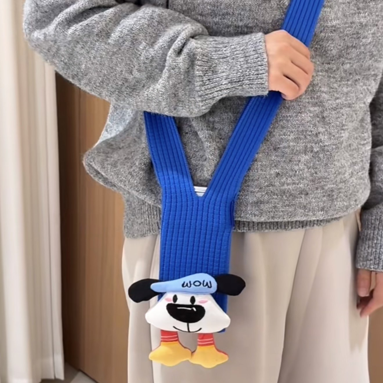 蓝帽小狗针织手机袋男女同款25秋冬潮流迷你便携单肩配饰装饰