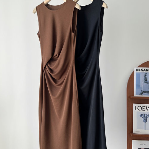 立体褶皱弹力无袖连衣裙小黑裙