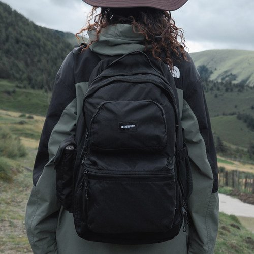 INTHESOUTH轻便防水双肩包男休闲户外运动背包女学生书包高中初中