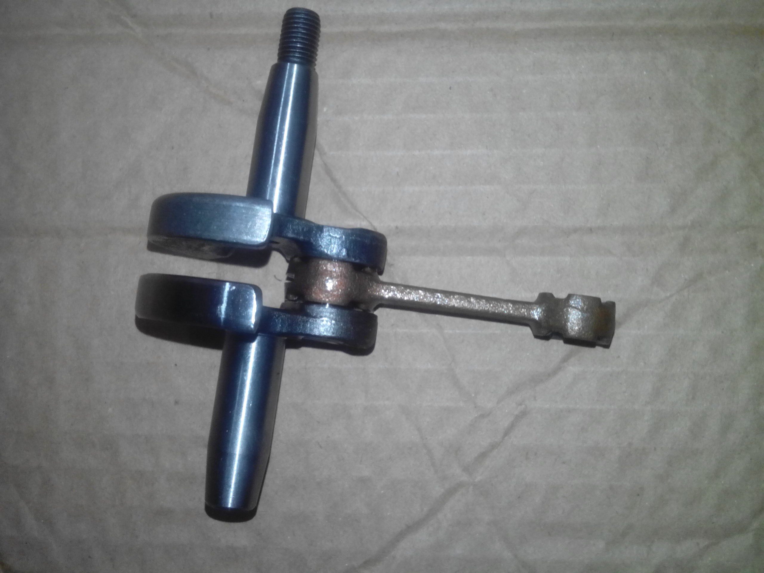 割草机油锯配件 汽缸总成 曲轴连杆/绿篱机曲轴打药机 32f 曲轴