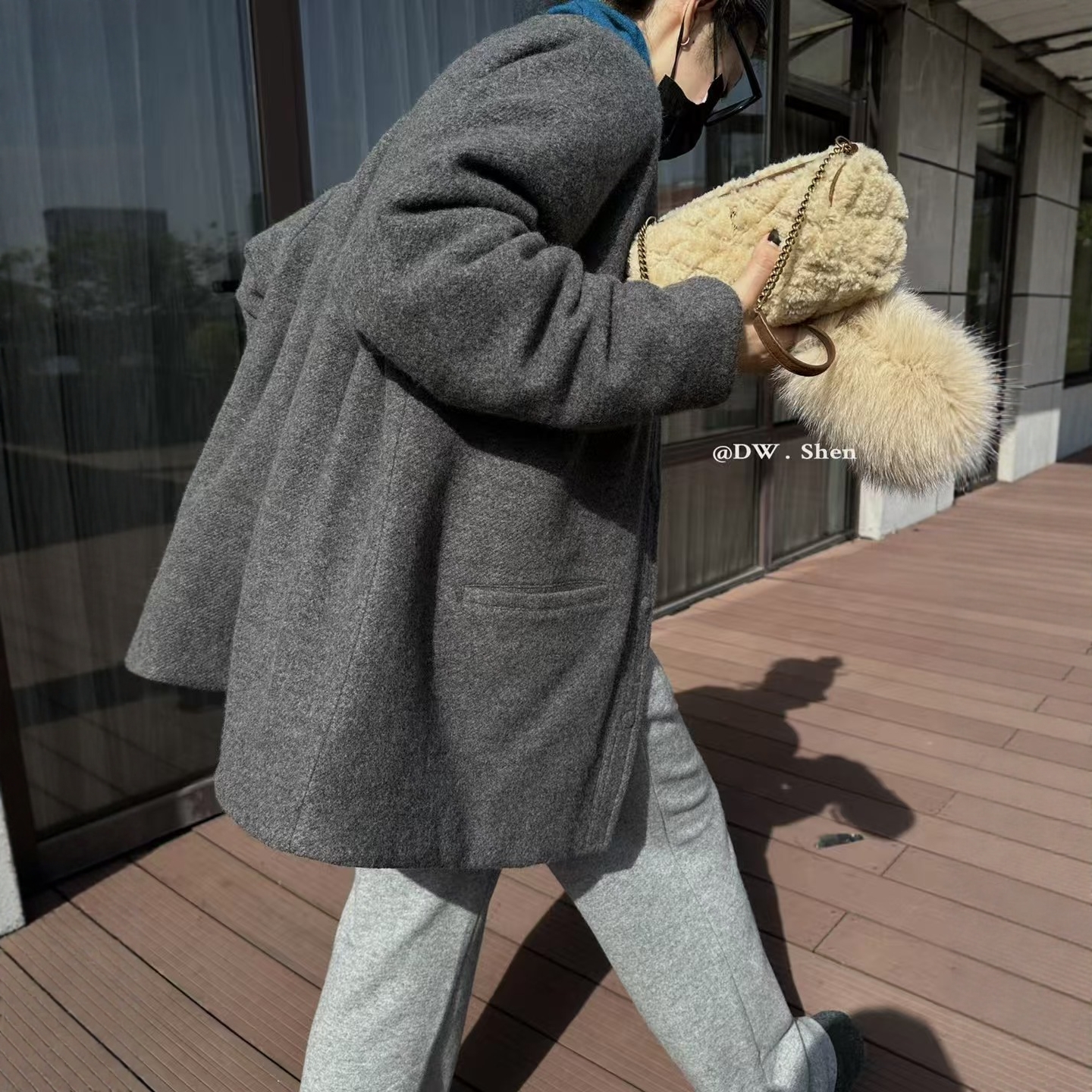 东大门2025冬季新品韩版宽松显瘦慵懒感加厚款毛呢白鹅绒外套女